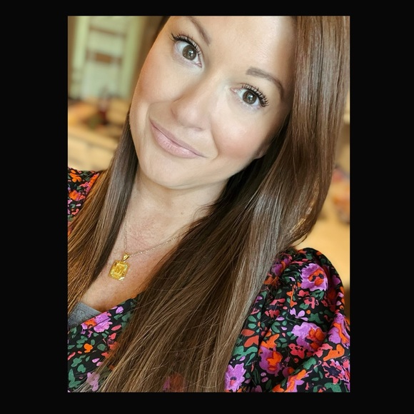 Meet your Posher, Mindy - Picture 1 of 1